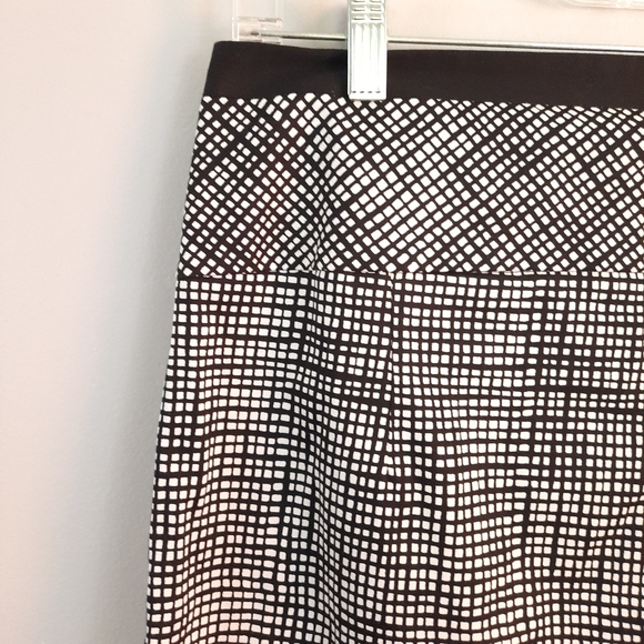 Express Design Studio Black & White Pattern Skirt - Picture 3 of 5